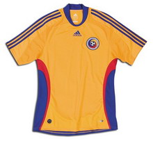 Foto de la camiseta de fútbol oficial de Rumania