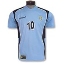 Foto de la camiseta de fútbol oficial de Uruguay
